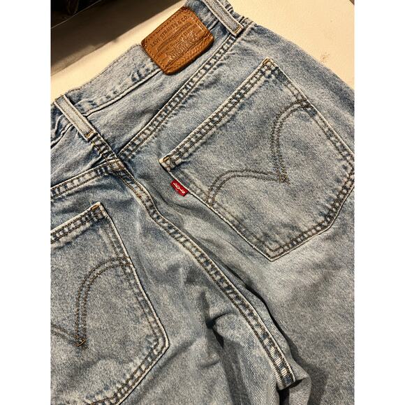 Levis mom jeans size 30 Barrel cut trending style denim sz 10 - Picture 3 of 7